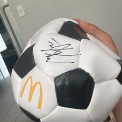 new soccer ball signed (jose maria gutierrez hernandez)(GUTI)
