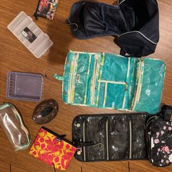Toiletry And Makeup Bags 