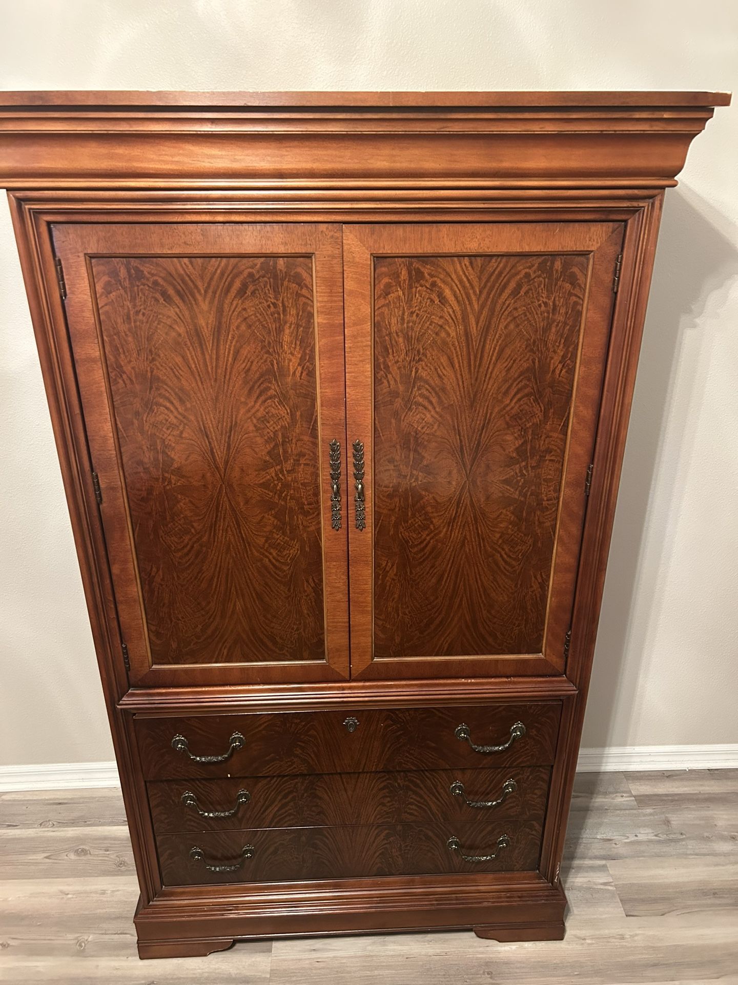 Armoire / Wardrobe