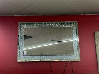 Luxury Glam Vanity Mirror with Elegant Modern Design