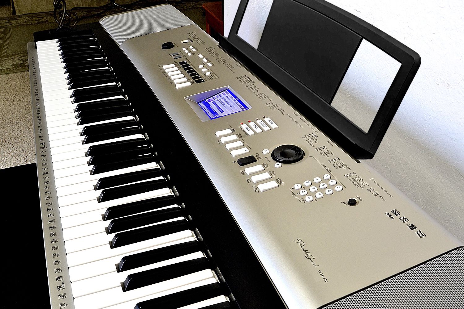 Yamaha Digital 88-key Keyboard DGX-520.