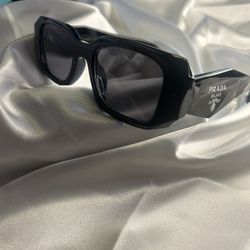 Designer Sunglasses (comes With Box And Case)