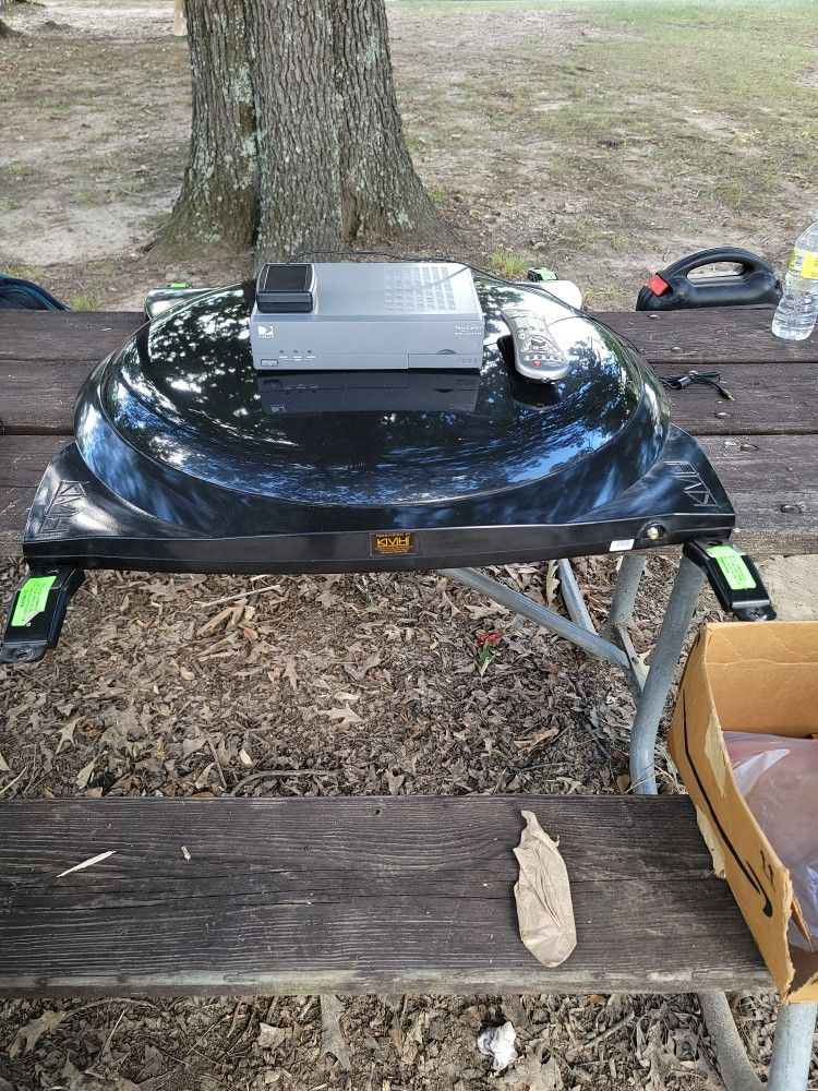 Tracvision KVH Satellite Antenna And Receiver