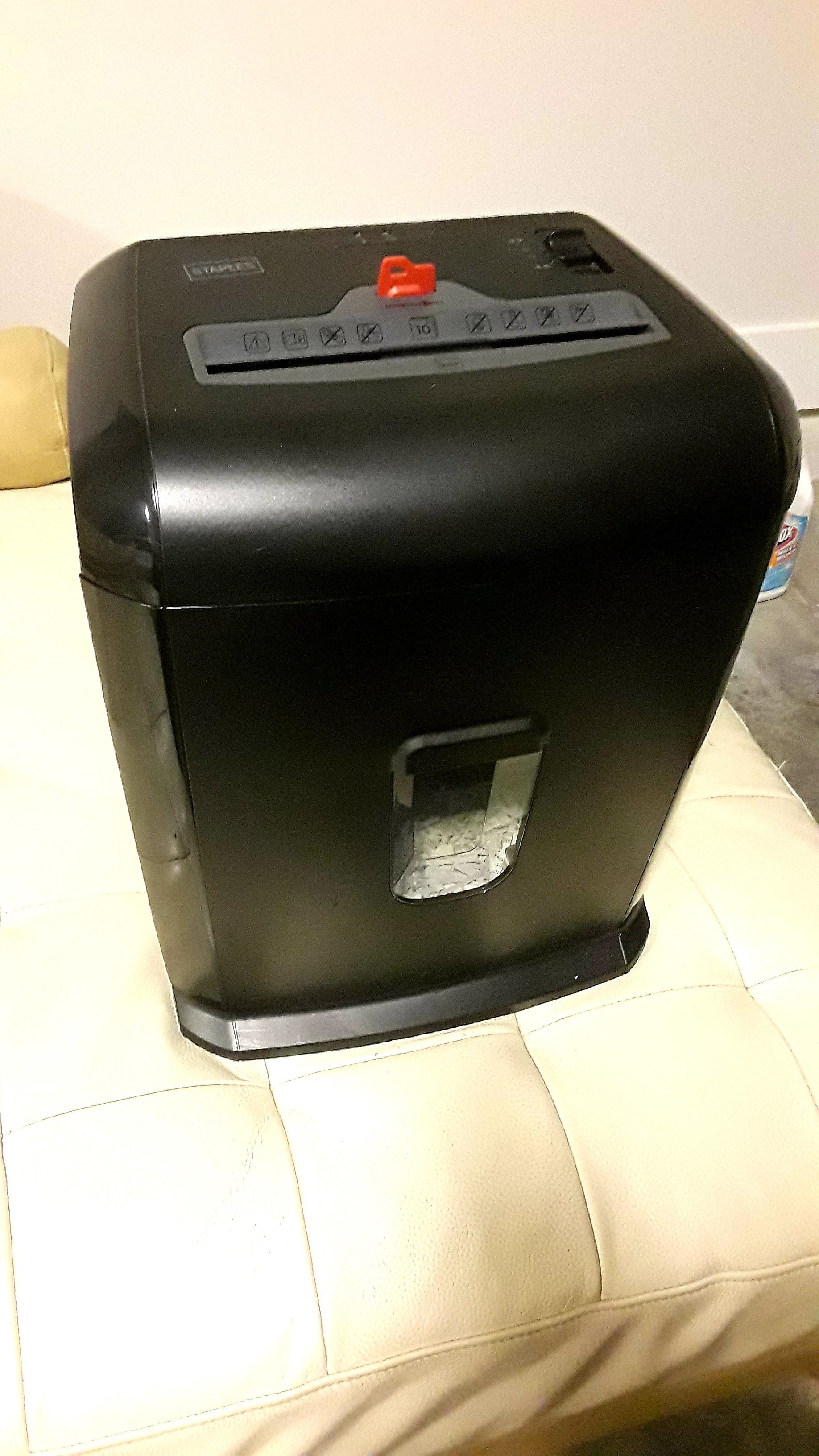 SHREDDER (STAPLES) SPL TXC 102A for Sale in Pompano Beach, FL OfferUp