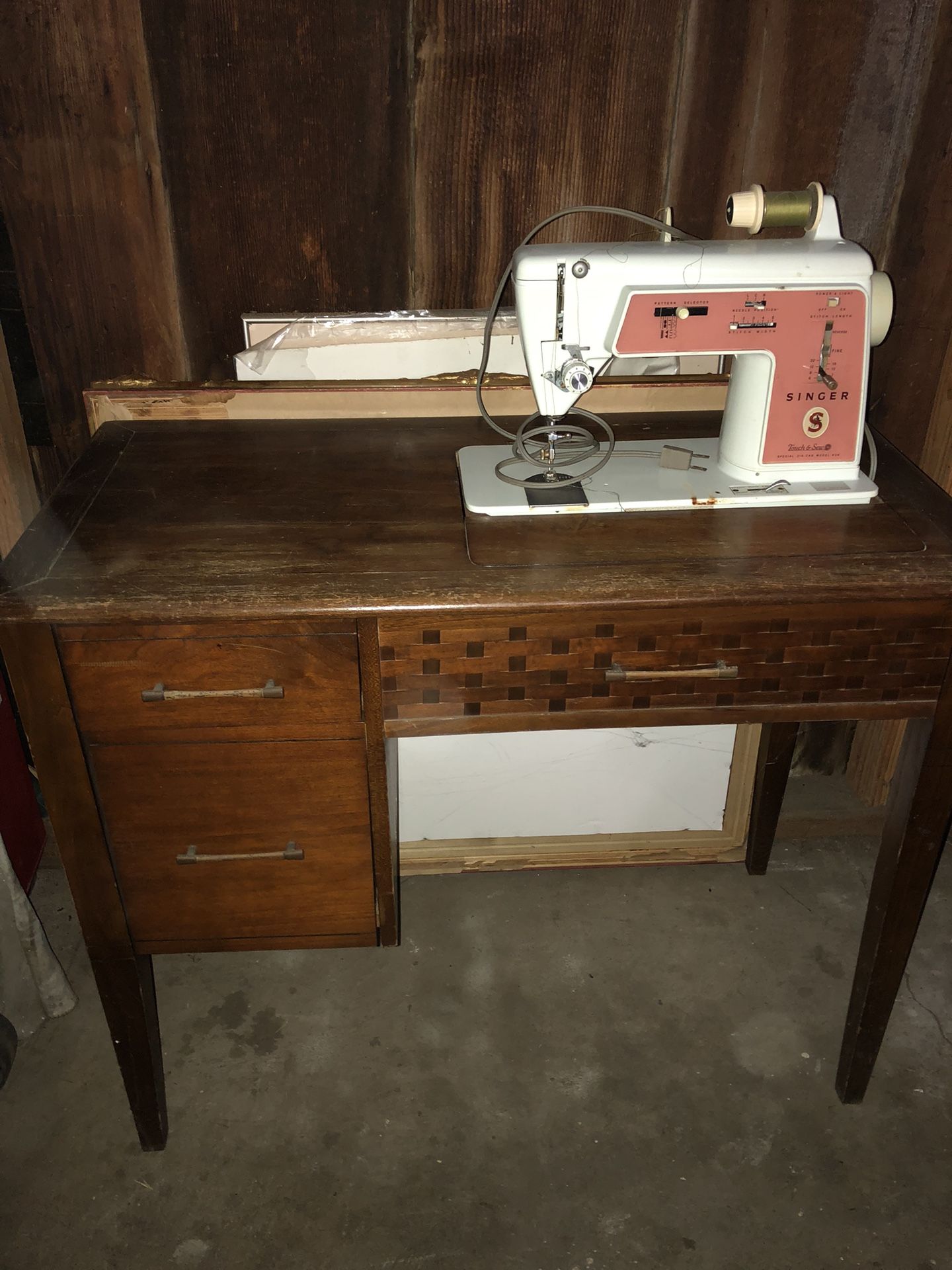 SINGER 626 sewing machine with desk