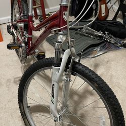 Trek Bicycle 24” - Model MT220 Mountain bike 3x7 Speed