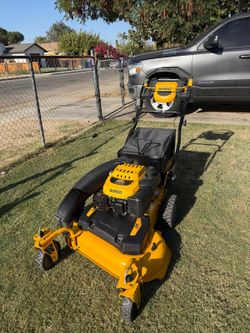 DEWALT
28 in. 224cc E-GOV Engine 3-in-1 Gas RWD Self-Propelled Lawn Mower with High Rear Wheels