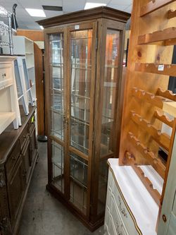 4 Shelf Hutch Cabinet Display Unit (missing one bottom side glass)