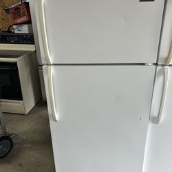 REFRIGERATOR 