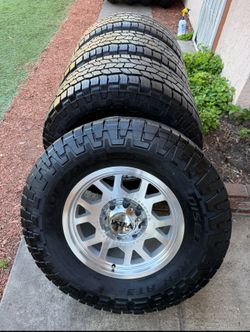 Chevy 2500HD o dodge ram 35x12.50R18 wheels and tires