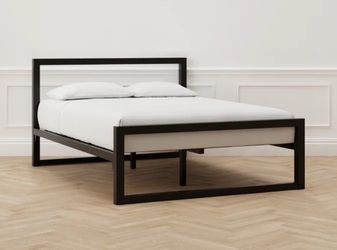 Modern Minimalist Metal Platform Bed Frame - Queen - Like New