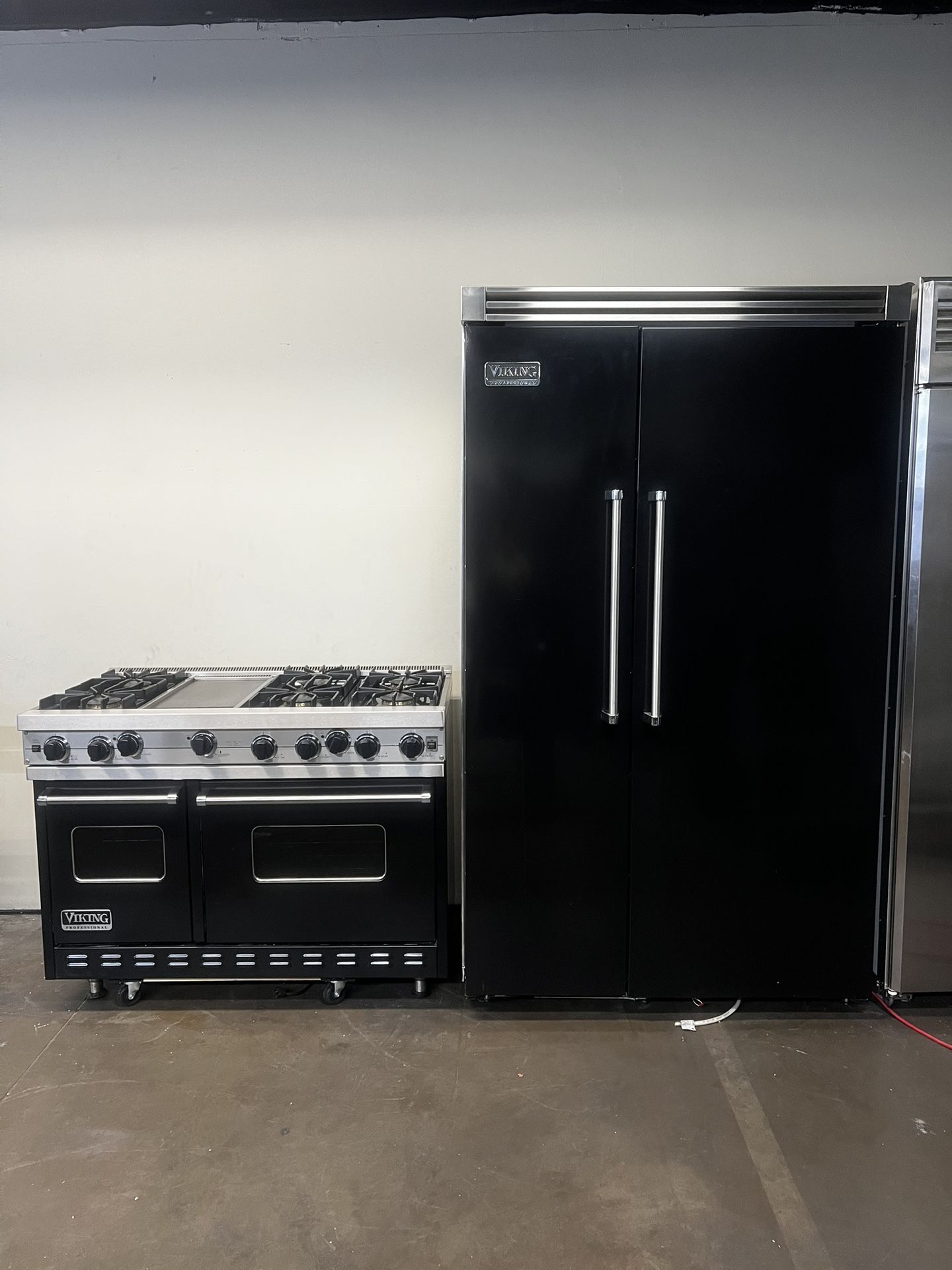 Viking 48”Wide Range Stove And 48”Viking Built In Refrigerator