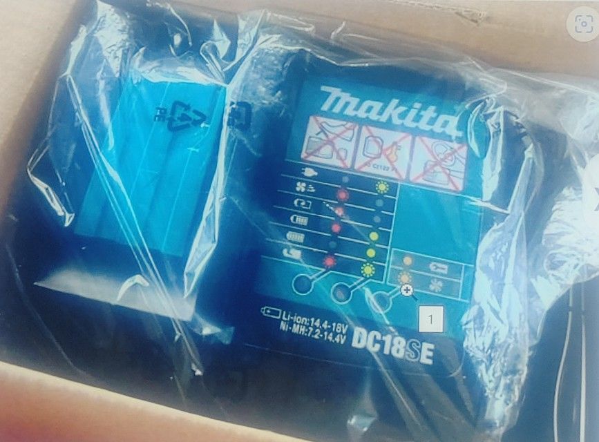 Makita Dc18se 18v Car Charger (Brand New)