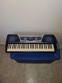 YAMAHA Electric Keyboard