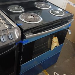 Amana Electric Stove/Range 30" Width