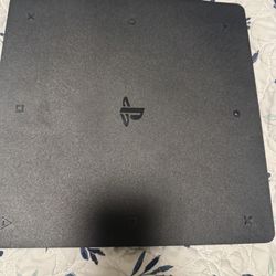 PS4 Slim 