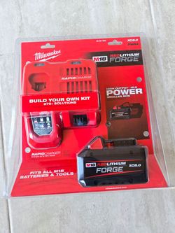 Milwaukee 18V FORGE Battery 8Ah And Fast Rapid Charger