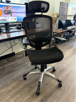 Staples Hyken Ergonomic Mesh Office Chair. OG price $160