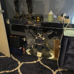 Mirrored Console  $400 Obo No Lowballing