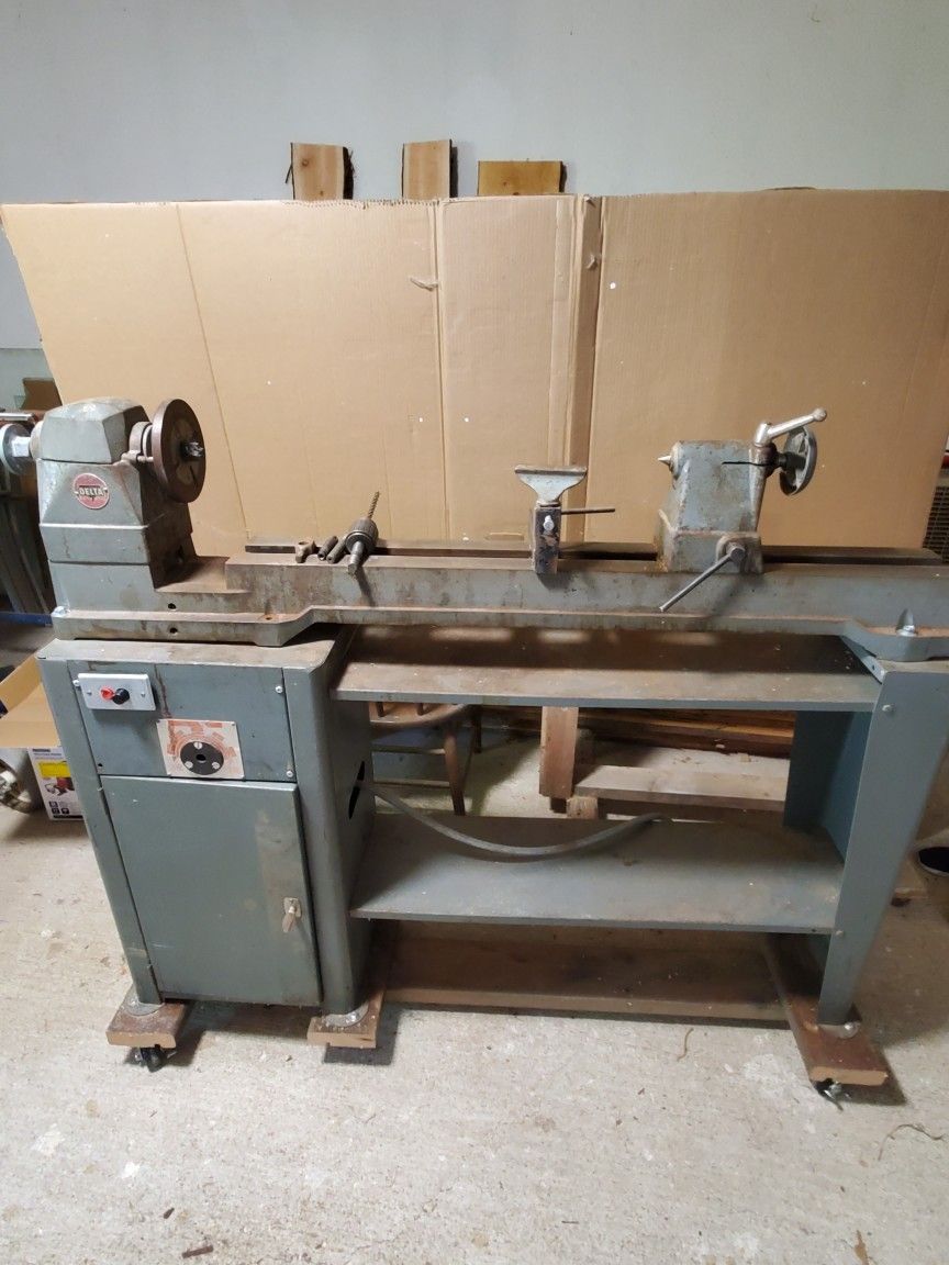Delta/Rockwell Wood Lathe