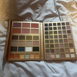 BRAND NEW MAKEUP PALETE