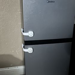 Midea Mini Fridge With Freezer