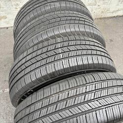 235 60 17 Tires Con 80% De Vida Las 4 De La Marca Michelín 