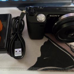 Sony Nex-5 w/ Dispo Lens, 2 Batteries & Charger