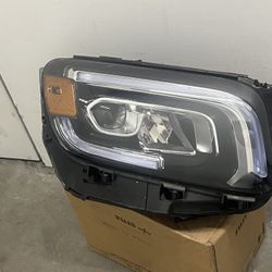 2020-2023 X247 GLB200 HEADLIGHT MULTI BEAM MERCEDES BENZ RIGHT PASSENGER SIDE COMPLETE WITH MODULES IN PERFECT CONDITION 