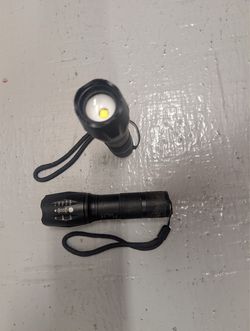 Set of 2 Black LED Zoomable Flashlights