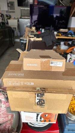 Smasung picture frame mount