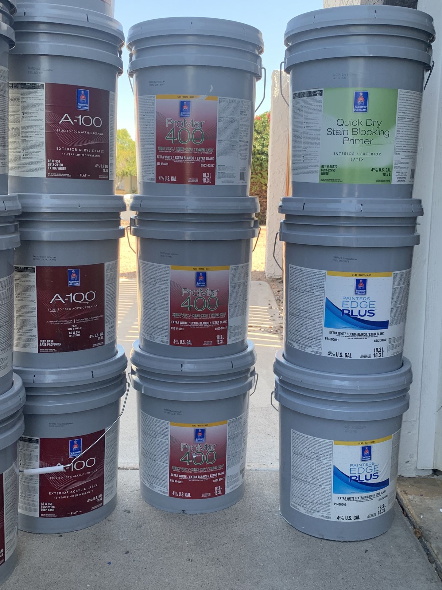 Cubetas Nuevas De Pintura New Paint