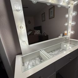 White Vanity Makeup Desk w/ Lighted Mirror & Drawers