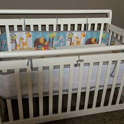 baby crib，solid wood，very good condition，include Sheet, Bumper, Pillow
