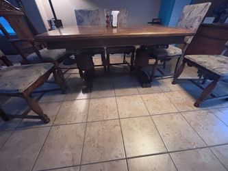 Dining room table