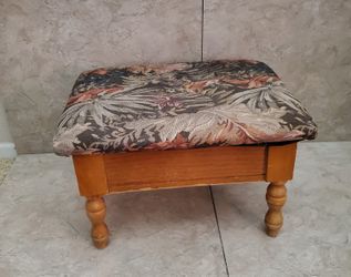 Foot bench used for sewing supplies