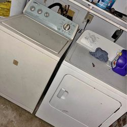 Whirlpool washer and dryer set in Excellent working condition.Comes with all Hoses and Connections .Price is Firm! 