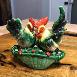 ROYAL JAPAN Salt & Pepper Shakers Rooster And Hen In Basket