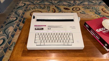 Mint working condition Smith Corona 250 DLE Electric Typewriter