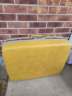 VINTAGE Samsonite Hardsided Mustard Golden Yellow suitcase Fantastic Condition Liner needs reattached as pictured