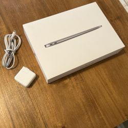 Apple MacBook Air 13” M1/8GB/256GB + Box & Charger 