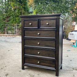 Gorgeous Dresser With Six Drawers Working Excellent Great Condition Beautiful Color And Style Clean  Wood