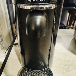 Nespresso Vertuo Plus Deluxe Espresso Machine