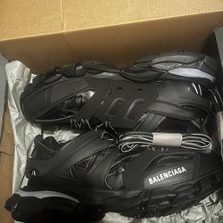 Size 9.5/10 Balenciaga Tracks Led