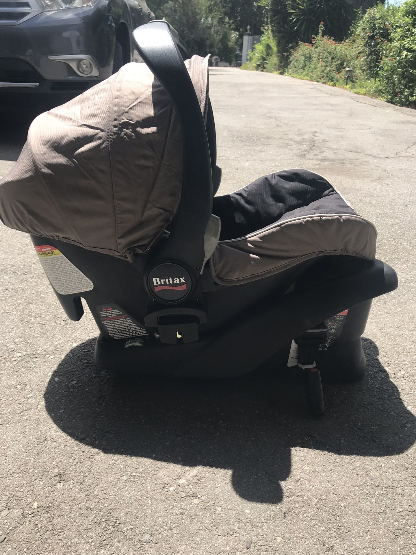 BRITAX car seat and 2 bases