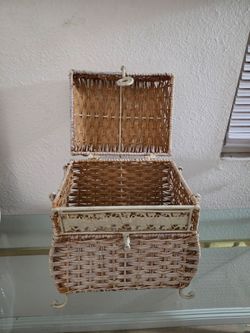 Wicker Storage Basket with Hinged Lid
