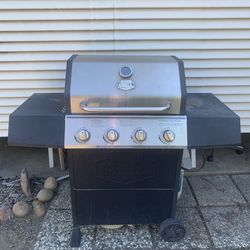 4 burner propane BBQ grill – 3 burners working strong, 1 burner not lighting.