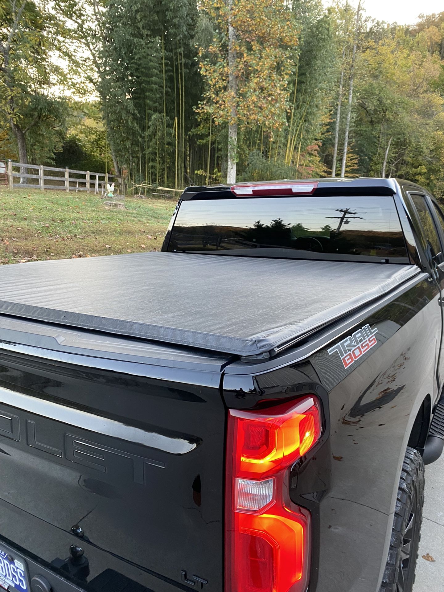 Like New 2019-2022 Chevy Bedcover