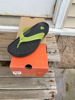 Nike flip flops