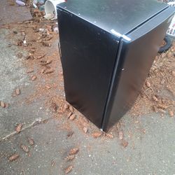 Mini Fridge 